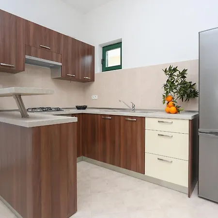 Sunny Elegant In Apartment *