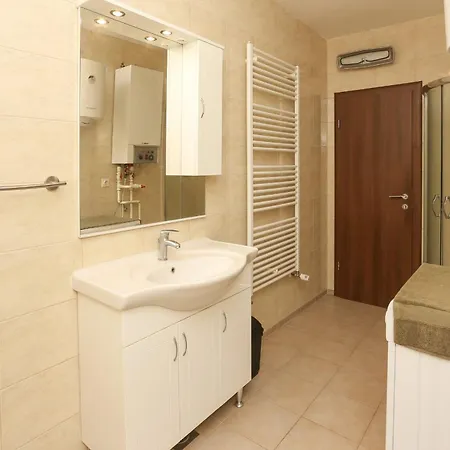 Sunny Elegant In Apartment