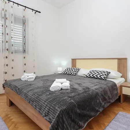 Apartment Sunny Elegant In *