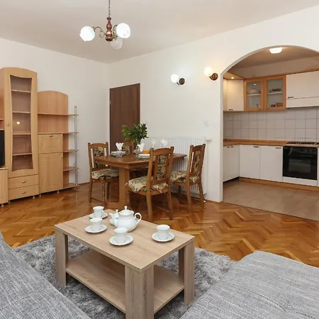 Apartment Sunny Elegant In