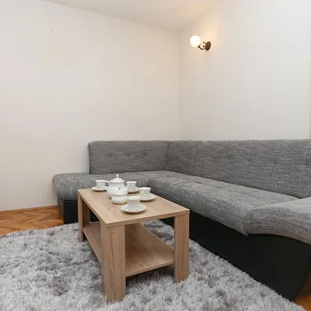 Sunny Elegant In Apartment
